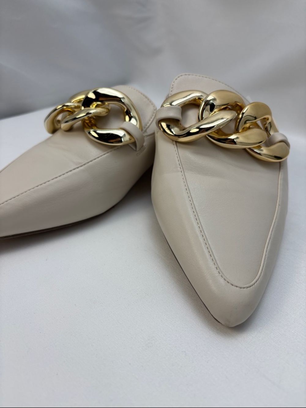 Beast Fashion Women’s Sz9 Cream Leather Slip-On Mules with Gold Chain Accent#298 - Picture 9 of 12